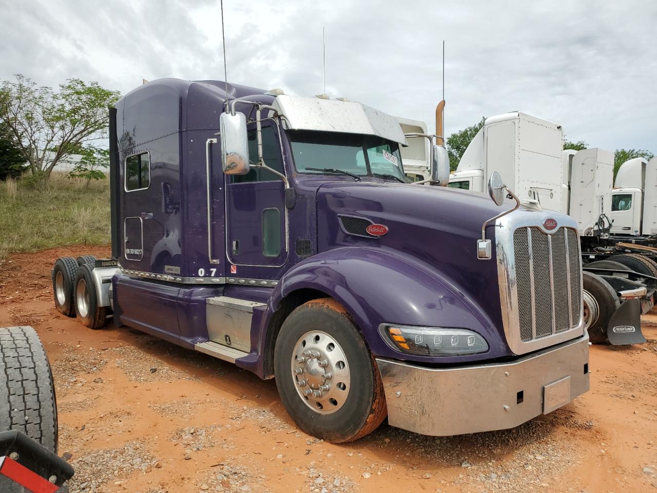 2013 Peterbilt 386 Semi Truck for Sale in Oklahoma City, OK - Minor Dent/Scratches