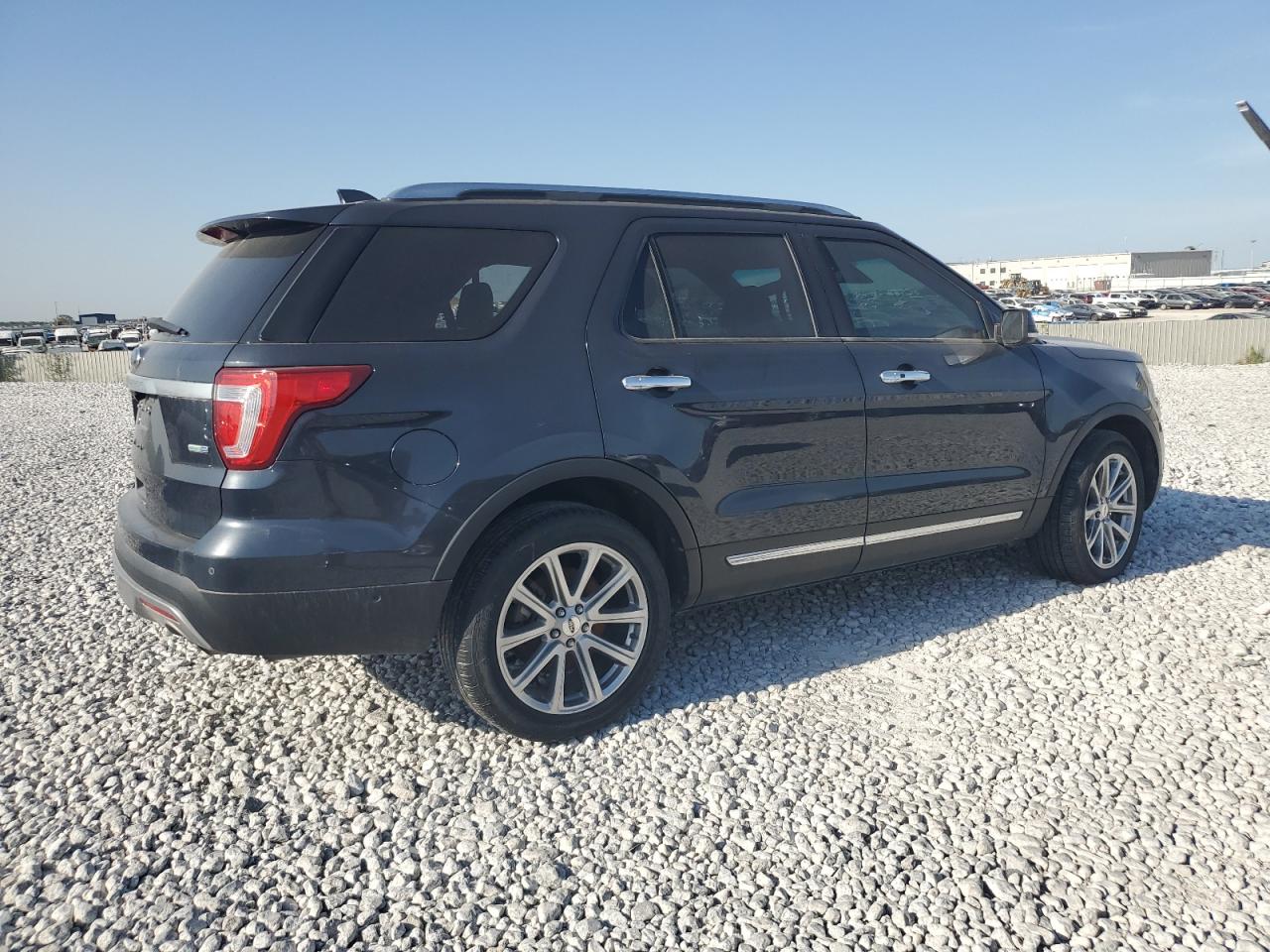 2017 Ford Explorer - Image 3