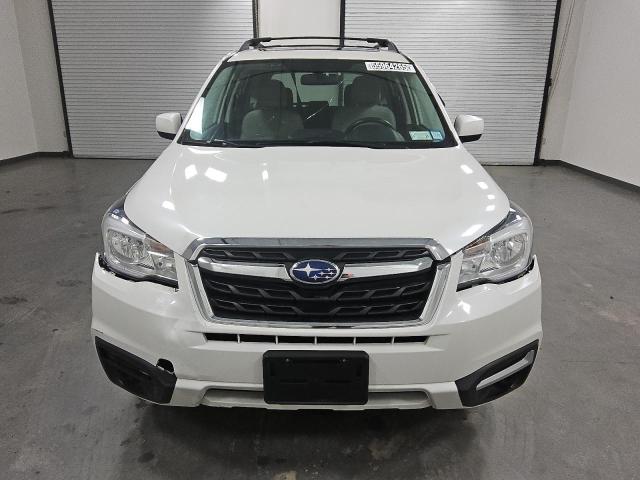  SUBARU FORESTER 2018 Biały