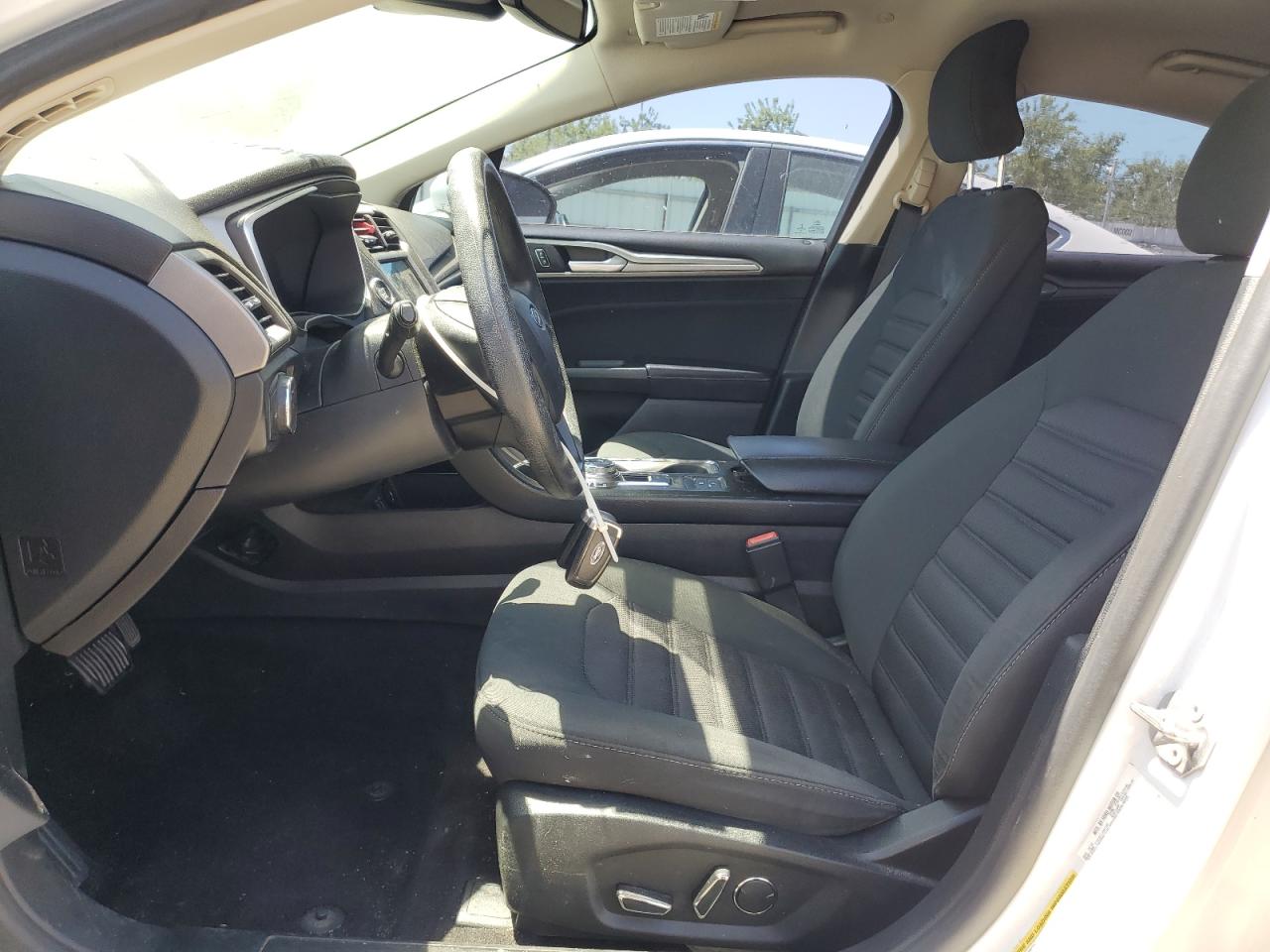 2019 Ford Fusion Se VIN: 3FA6P0LU0KR124895 Lot: 54037615