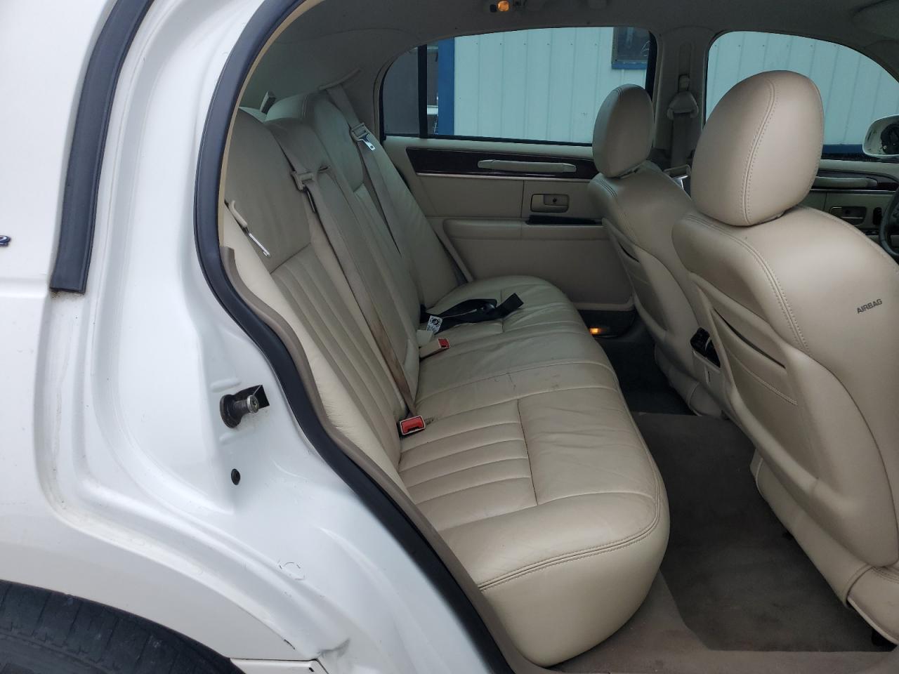 2004 Lincoln Town Car Executive VIN: 1LNHM81W54Y622217 Lot: 58786055