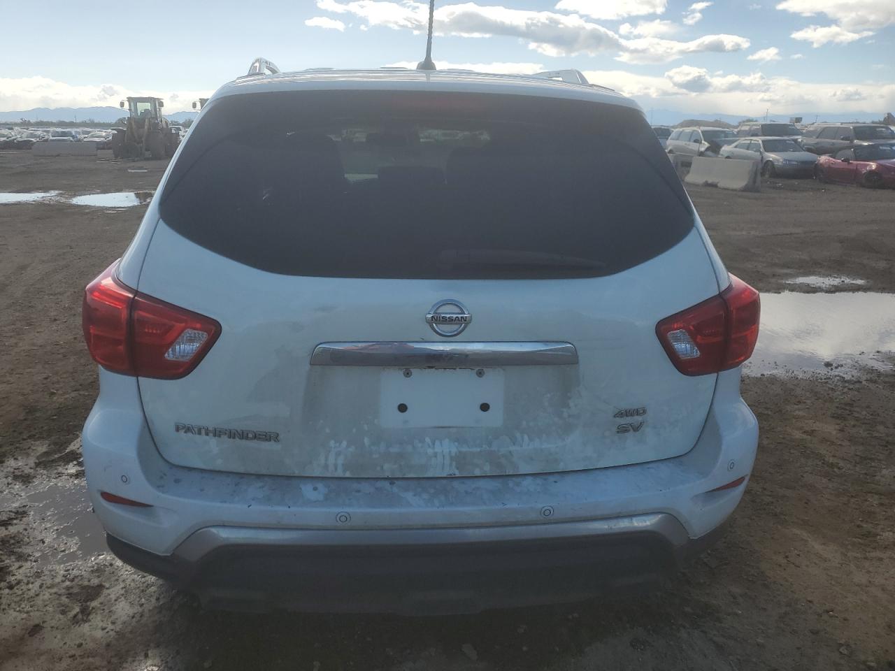 2018 Nissan Pathfinder S VIN: 5N1DR2MM9JC670125 Lot: 56885585