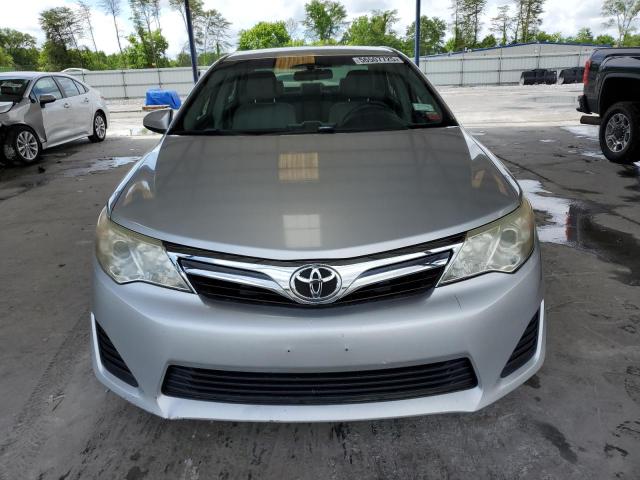 Седани TOYOTA CAMRY 2013 Сріблястий