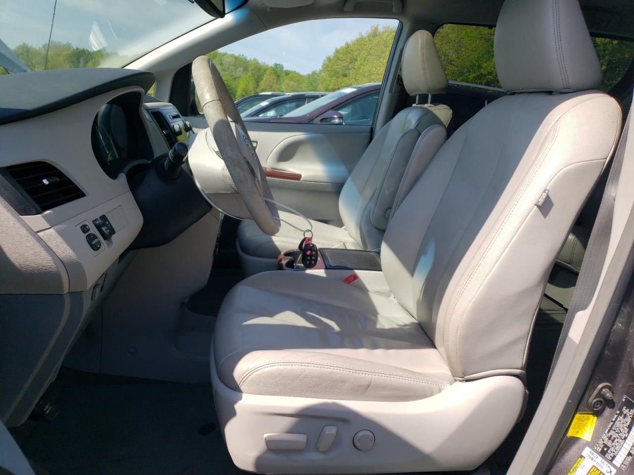 2013 Toyota Sienna Xle VIN: 5TDYK3DC0DS306024 Lot: 56748315