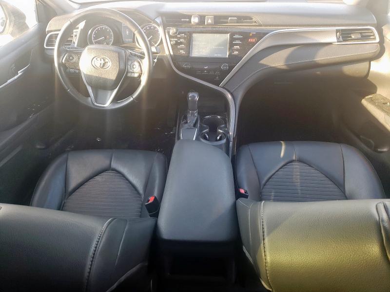  TOYOTA CAMRY 2018 Srebrny