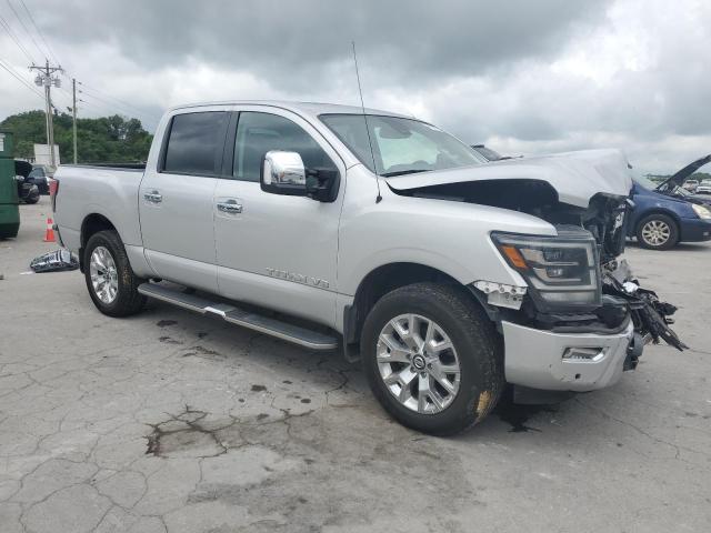  NISSAN TITAN 2020 Srebrny