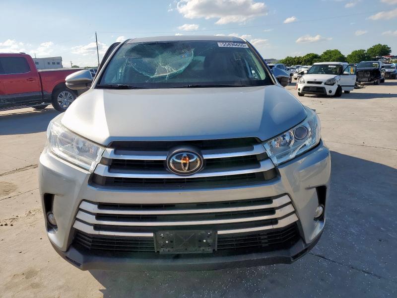 TOYOTA HIGHLANDER 2018 Srebrny