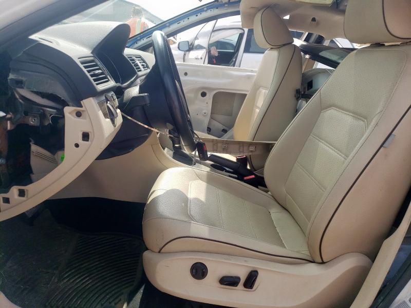  VOLKSWAGEN PASSAT 2017 Білий