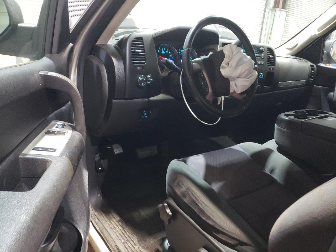 2009 Chevrolet Silverado - Image 8