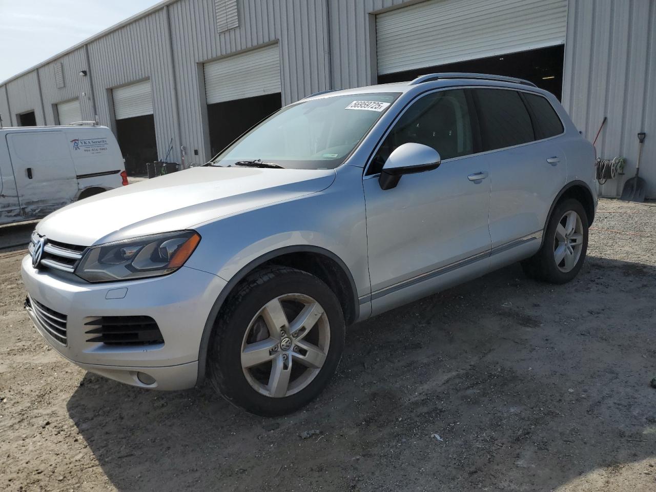 WVGFF9BP8CD002479 VOLKSWAGEN TOUAREG Photo 1
