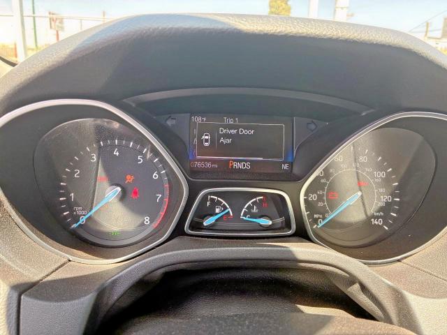 Sedans FORD FOCUS 2016 Srebrny