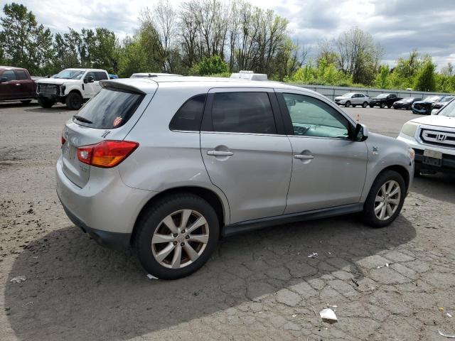  MITSUBISHI OUTLANDER 2015 Srebrny