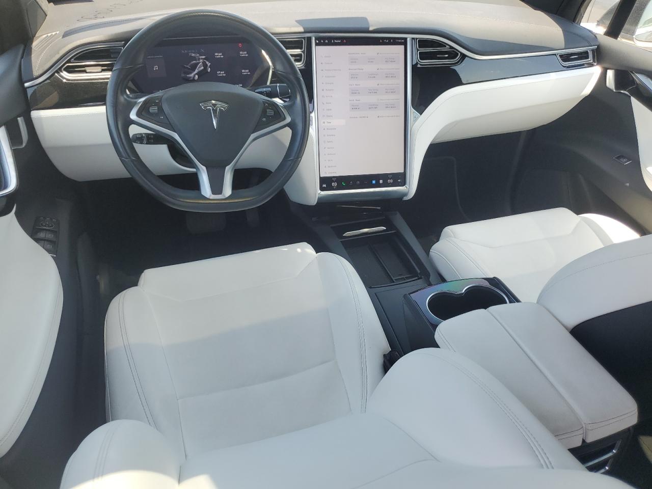 2017 Tesla Model X VIN: 5YJXCBE21HF063925 Lot: 55888105