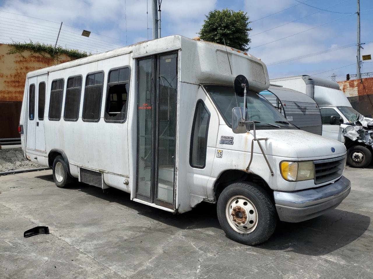1994 Ford Econoline E350 Cutaway Van იყიდება Wilmington-ში, CA - All Over