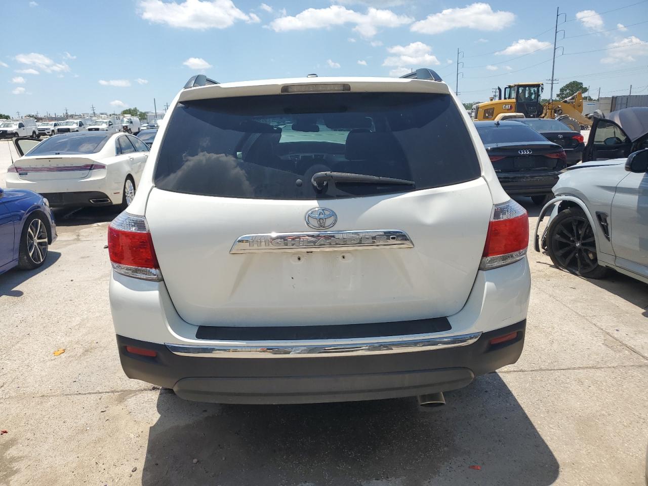2011 Toyota Highlander Base VIN: 5TDZK3EH3BS043958 Lot: 56554645