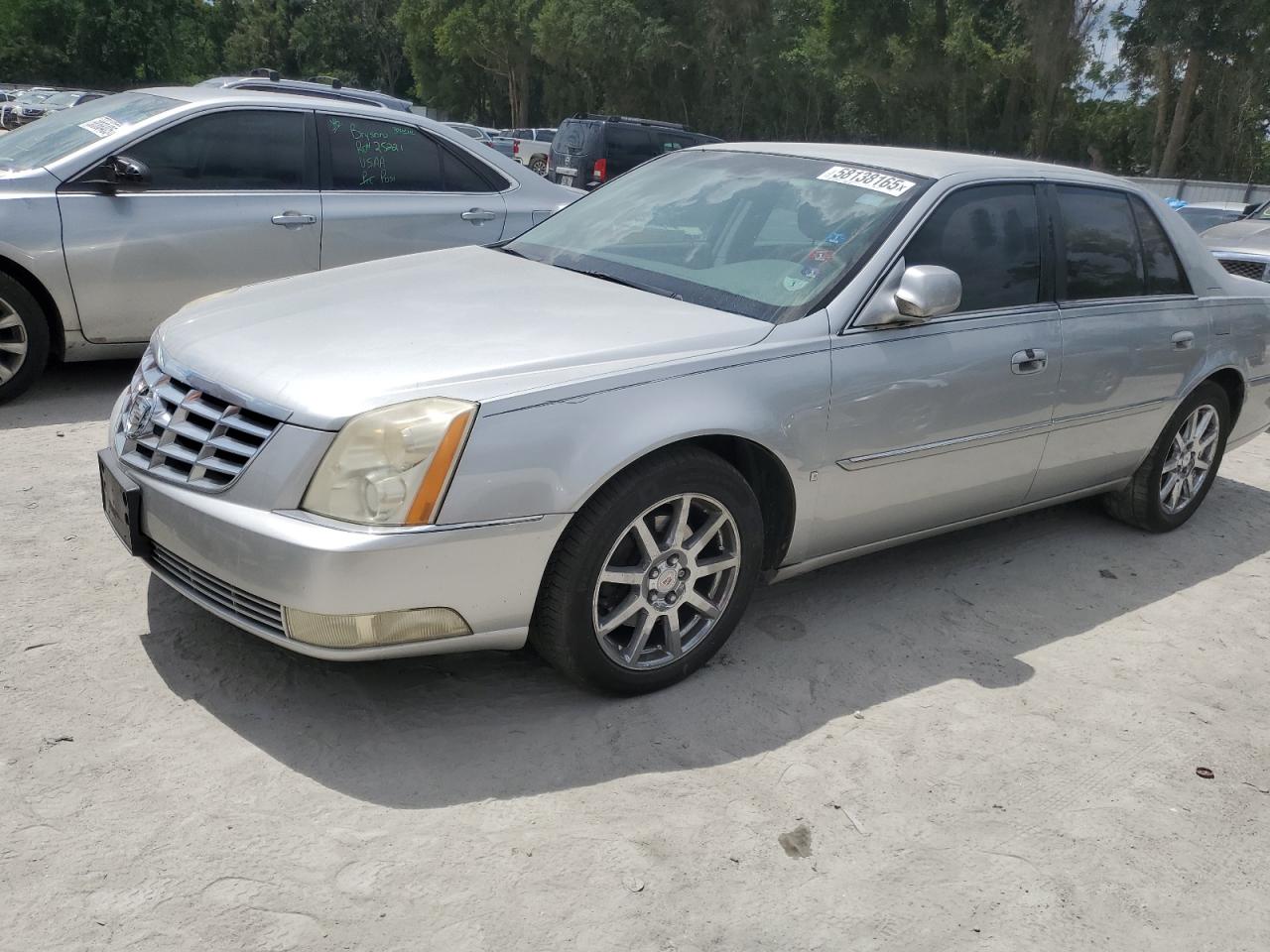 2008 Cadillac Dts for Sale in Ocala, FL - Minor Dent/Scratches