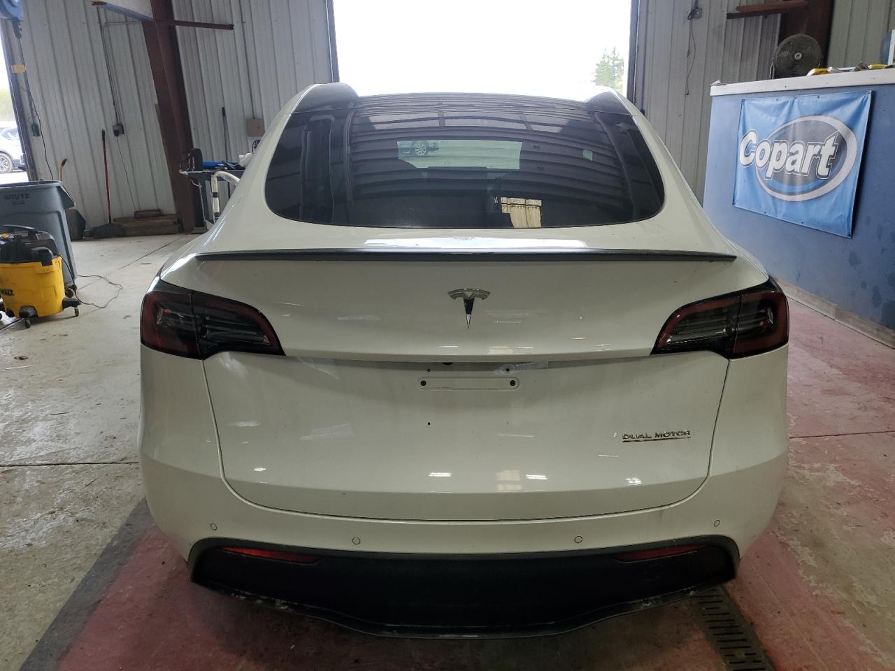 7SAYGDEF9NF405370 2022 Tesla Model Y