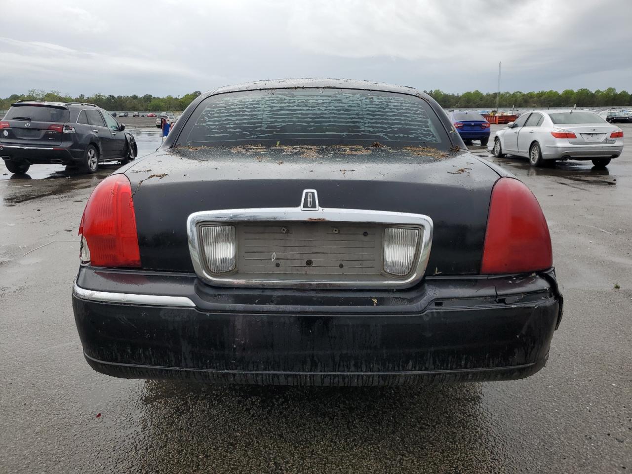 2011 Lincoln Town Car Executive L VIN: 2LNBL8EV2BX765357 Lot: 57091155