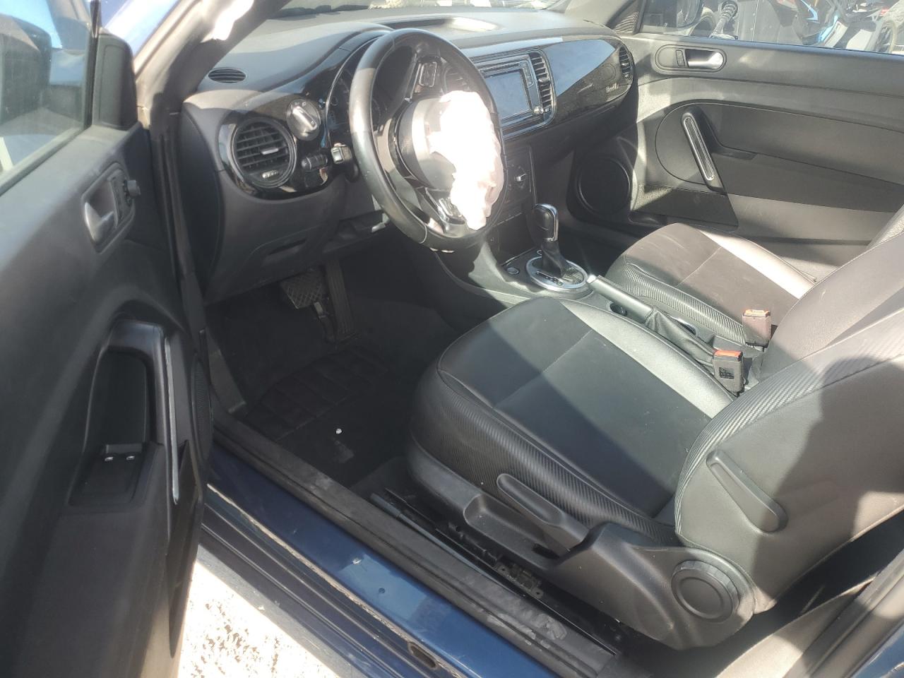 2018 Volkswagen Beetle S VIN: 3VWFD7AT6JM702738 Lot: 58273495