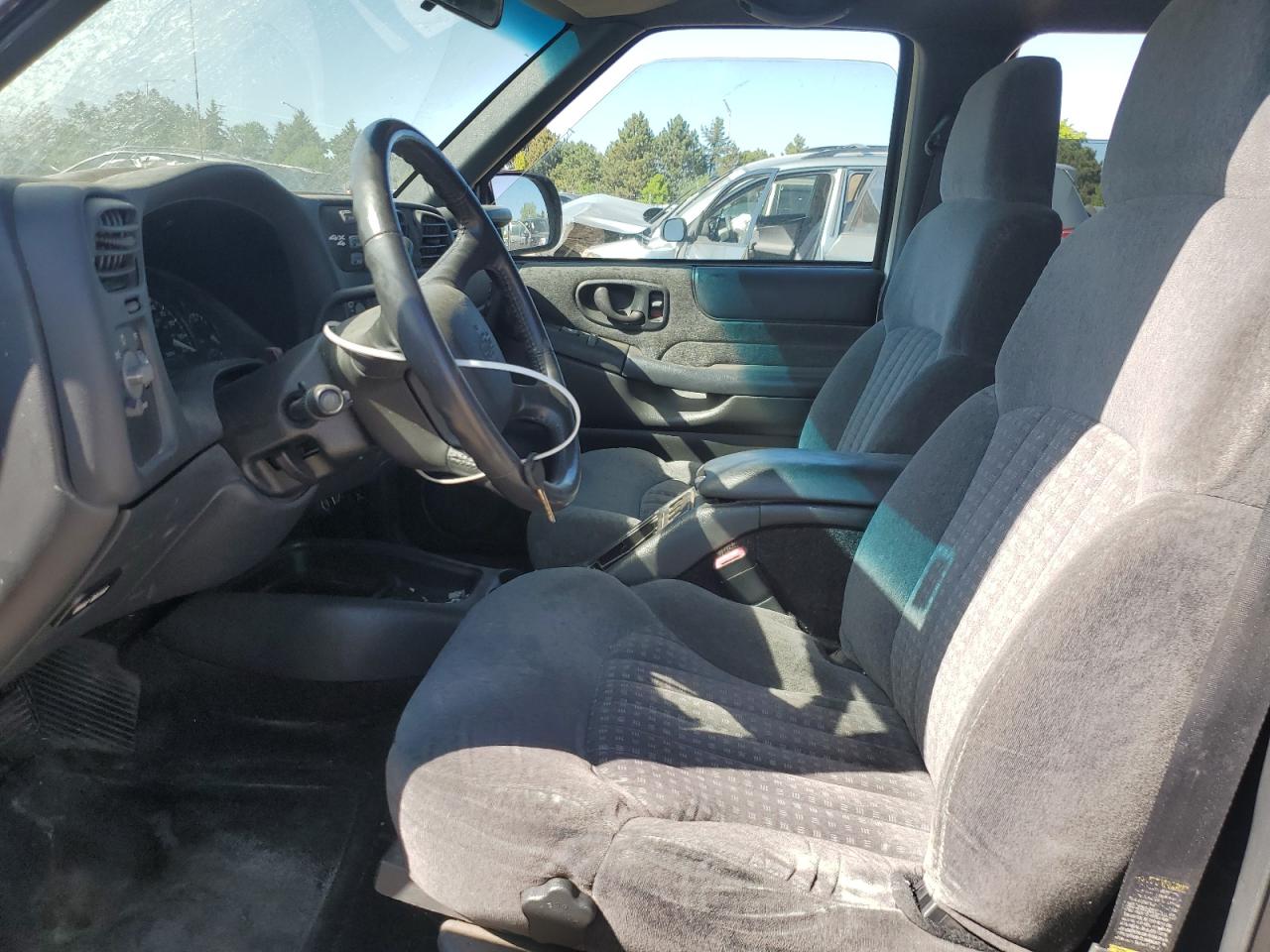 2002 Chevrolet Blazer VIN: 1GNDT13W12K222477 Lot: 56158525