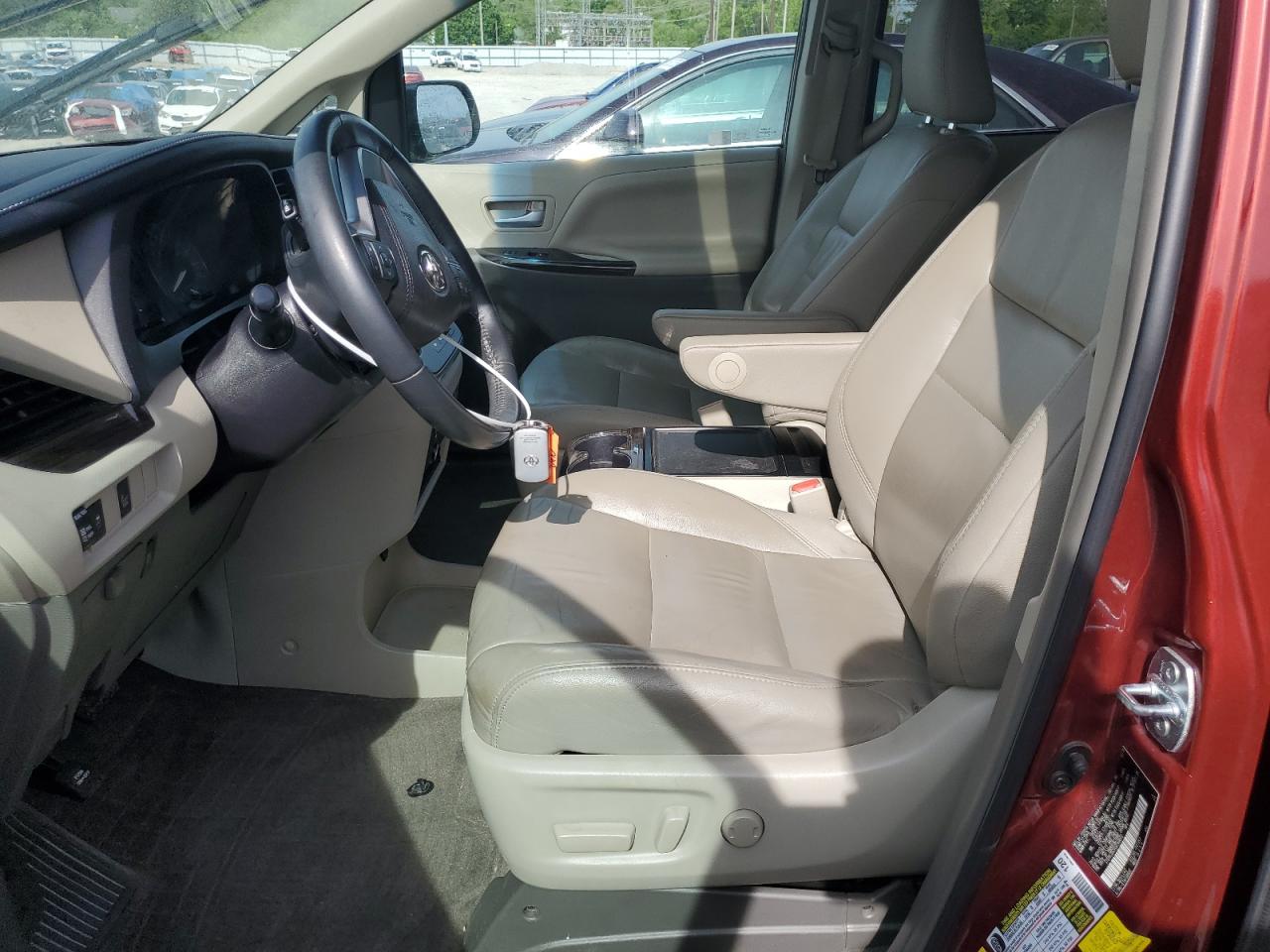 2016 Toyota Sienna Xle VIN: 5TDYK3DC5GS740072 Lot: 56295485