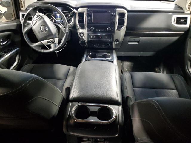Pickups NISSAN TITAN 2016 Srebrny