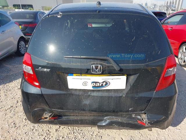 2014 HONDA JAZZ ES +
