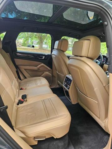  PORSCHE CAYENNE 2019 Granatowy