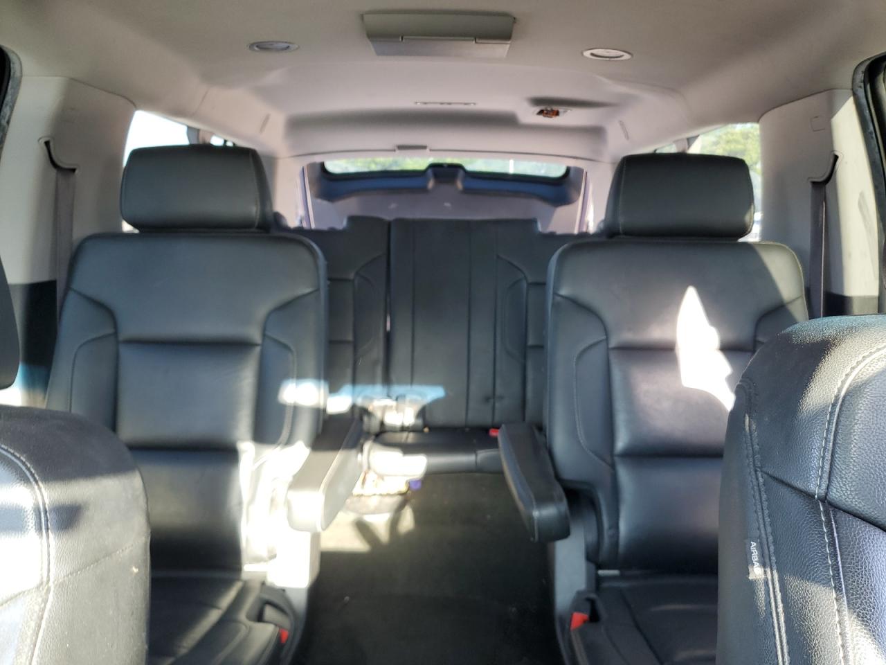 2017 Chevrolet Suburban C1500 Lt VIN: 1GNSCHKC1HR352573 Lot: 55862305