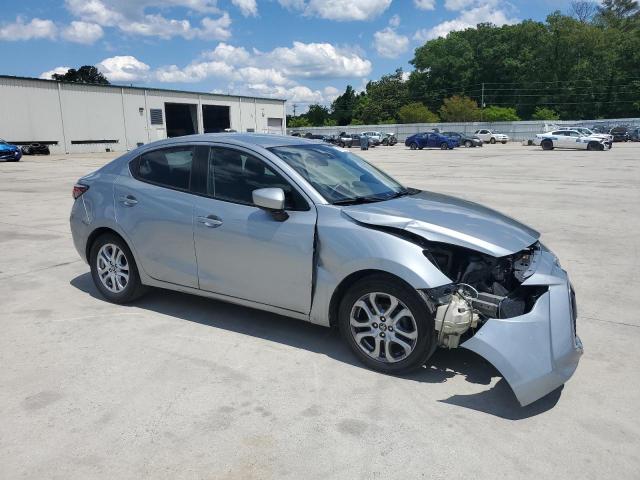 Седаны TOYOTA YARIS 2017 Серебристый