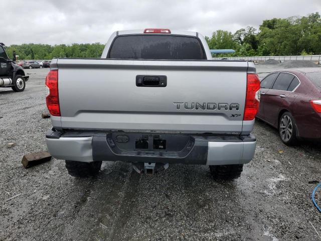  TOYOTA TUNDRA 2018 Сріблястий