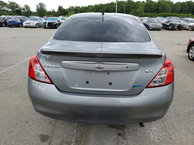 Sedans NISSAN VERSA 2012 Szary