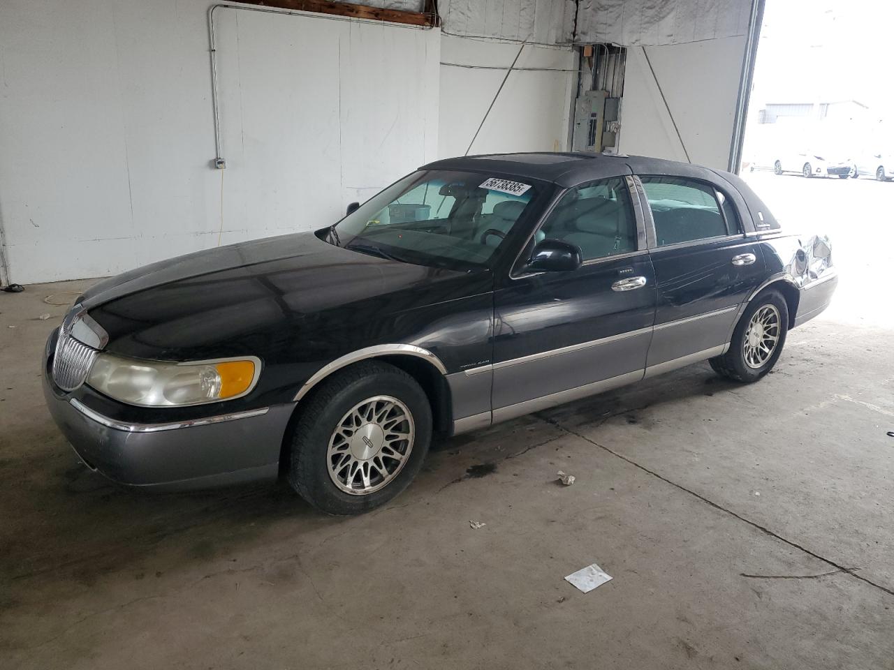 2001 Lincoln Town Car Signature for Sale in Lexington, KY - Side