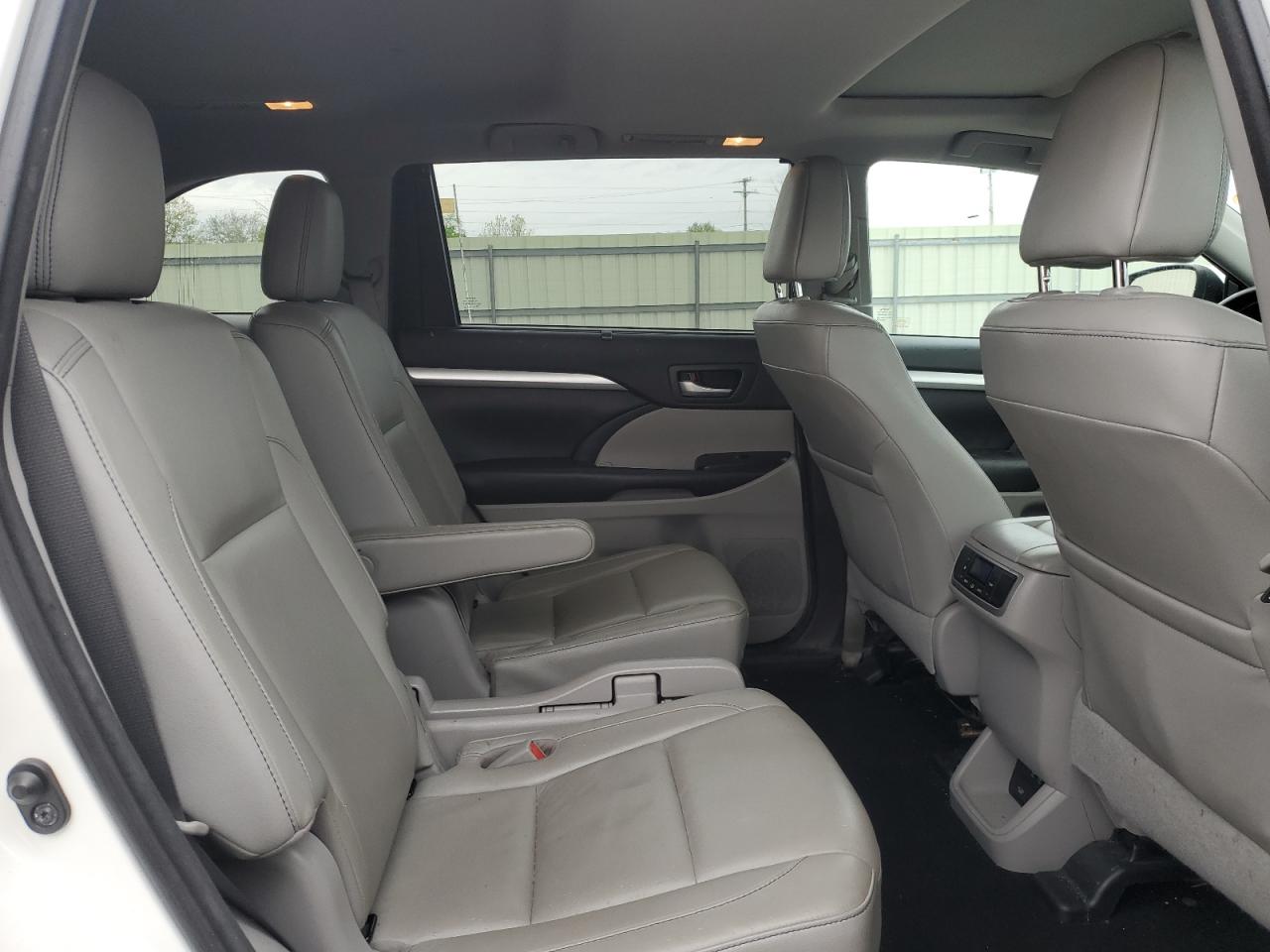 2017 Toyota Highlander Se VIN: 5TDJZRFHXHS424838 Lot: 56729855