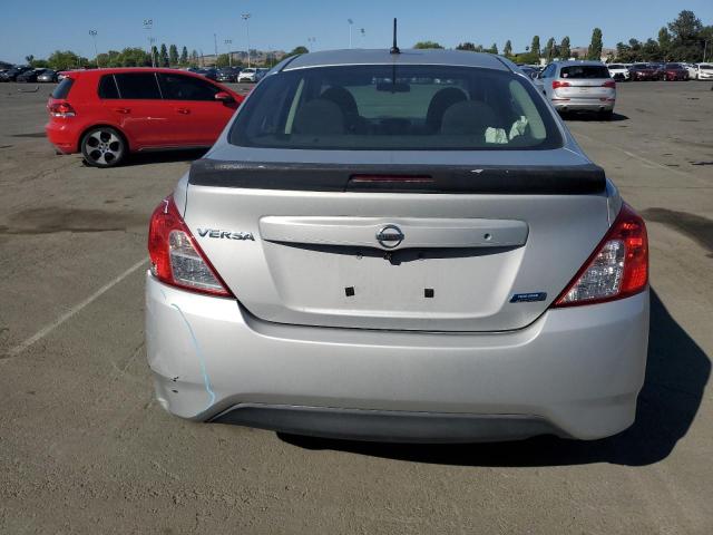 Седаны NISSAN VERSA 2015 Серебристый