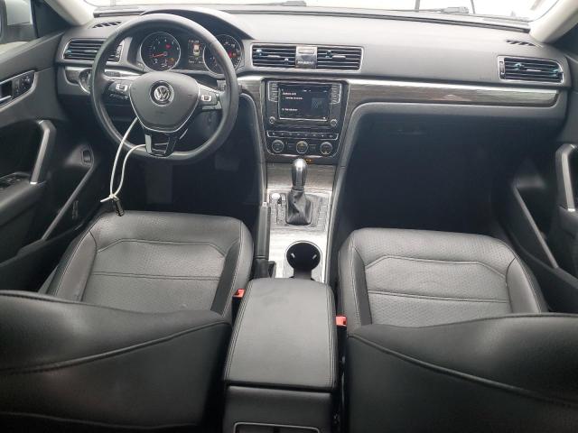  VOLKSWAGEN PASSAT 2018 Серебристый