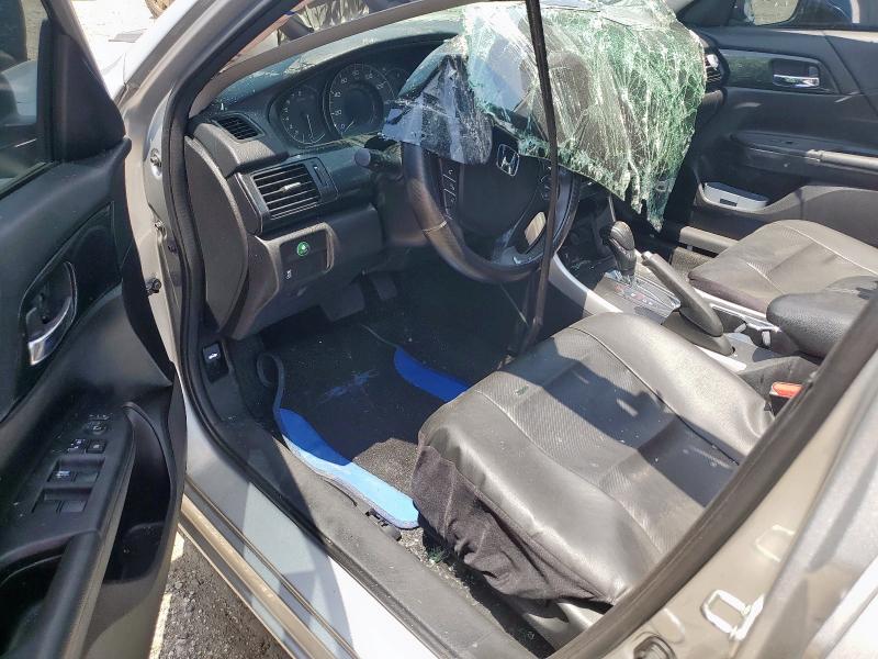 Седани HONDA ACCORD 2015 Сріблястий