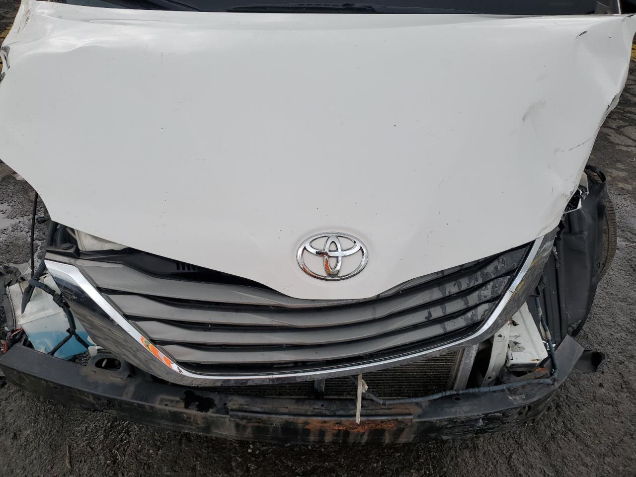 2014 Toyota Sienna Xle VIN: 5TDYK3DC0ES501445 Lot: 57309035