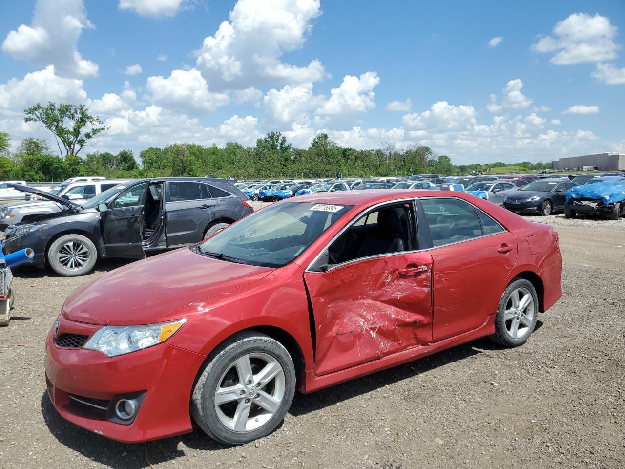 2014 Toyota Camry L for Sale in Des Moines, IA - Side
