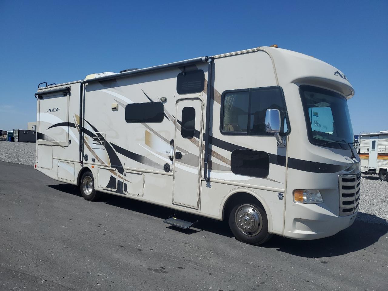 2015 Ford F53 იყიდება North Las Vegas-ში, NV - Minor Dent/Scratches