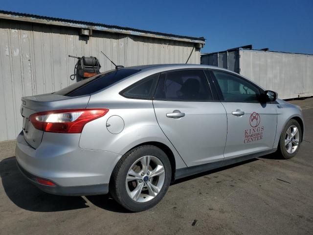 Sedans FORD FOCUS 2014 Srebrny