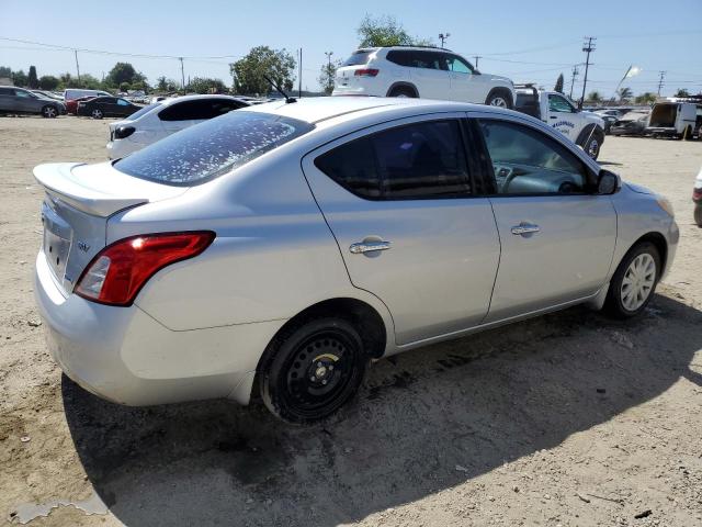  NISSAN VERSA 2014 Srebrny