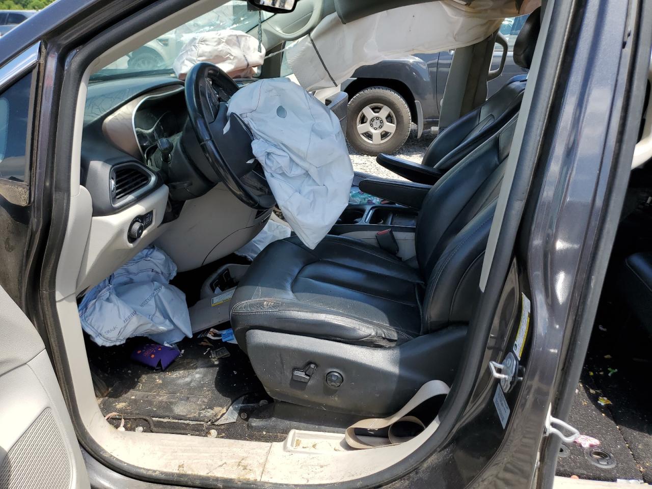 2017 Chrysler Pacifica Touring L VIN: 2C4RC1BG5HR583553 Lot: 58952205