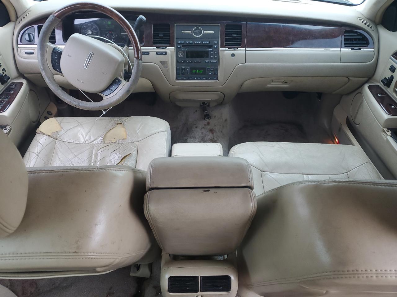 2006 Lincoln Town Car Signature Limited VIN: 1LNHM82W86Y631754 Lot: 54253675