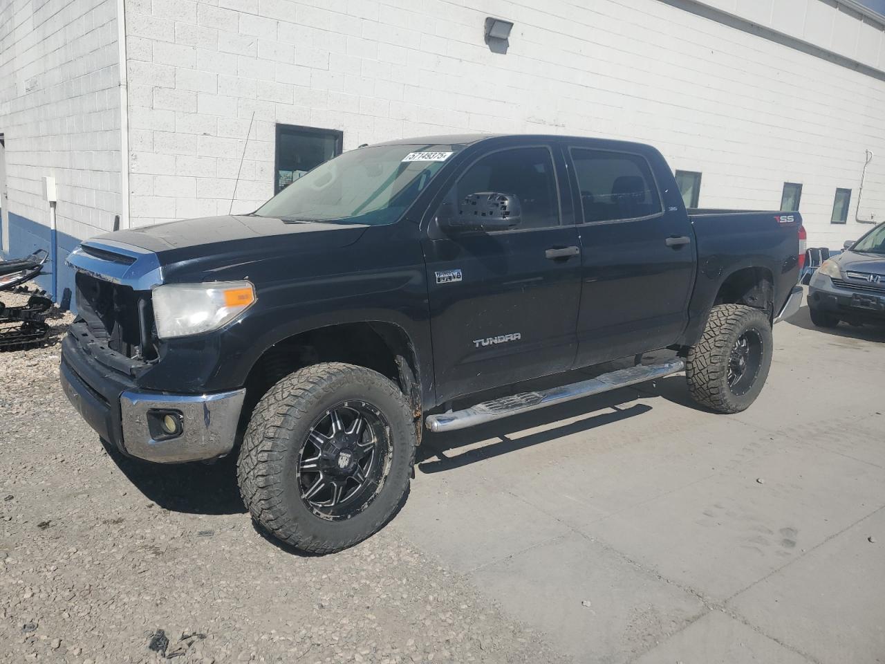 2017 Toyota Tundra Crewmax Sr5 продається в Farr West, UT - Front End