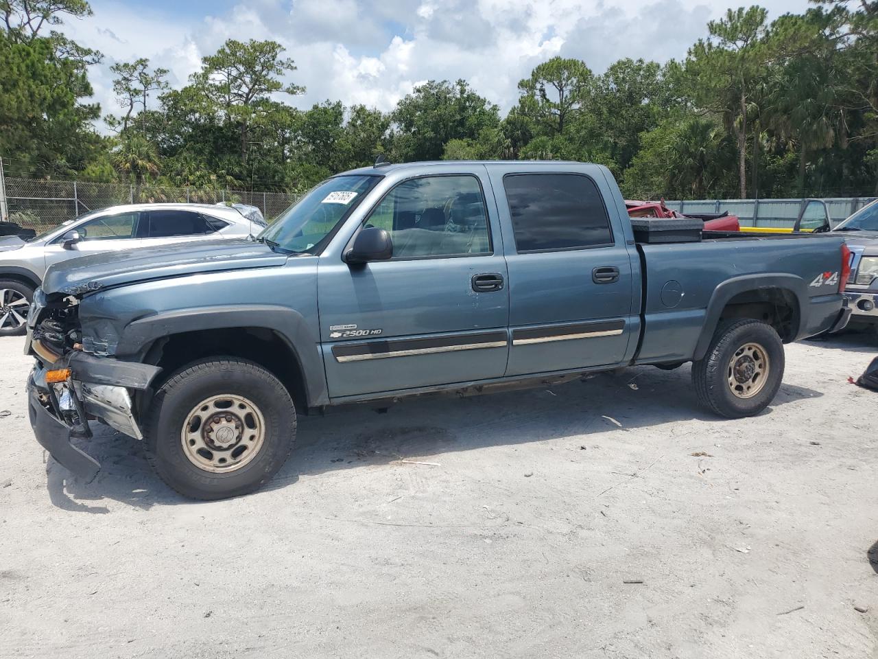 2006 Chevrolet Silverado K2500 Heavy Duty for Sale in Fort Pierce, FL - Front End