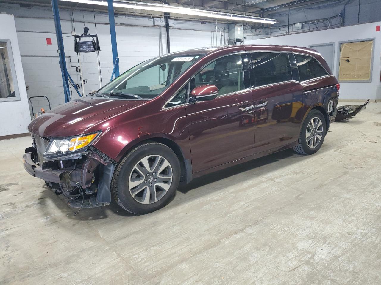 2014 Honda Odyssey Touring na sprzedaż w Wheeling, IL - Front End