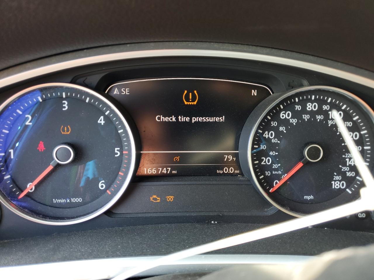 2014 Volkswagen Touareg V6 Tdi VIN: WVGEP9BP9ED011669 Lot: 56624595
