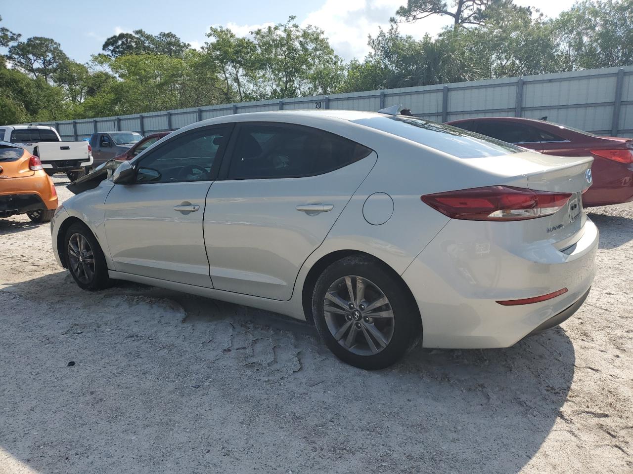 2018 Hyundai Elantra - Image 2