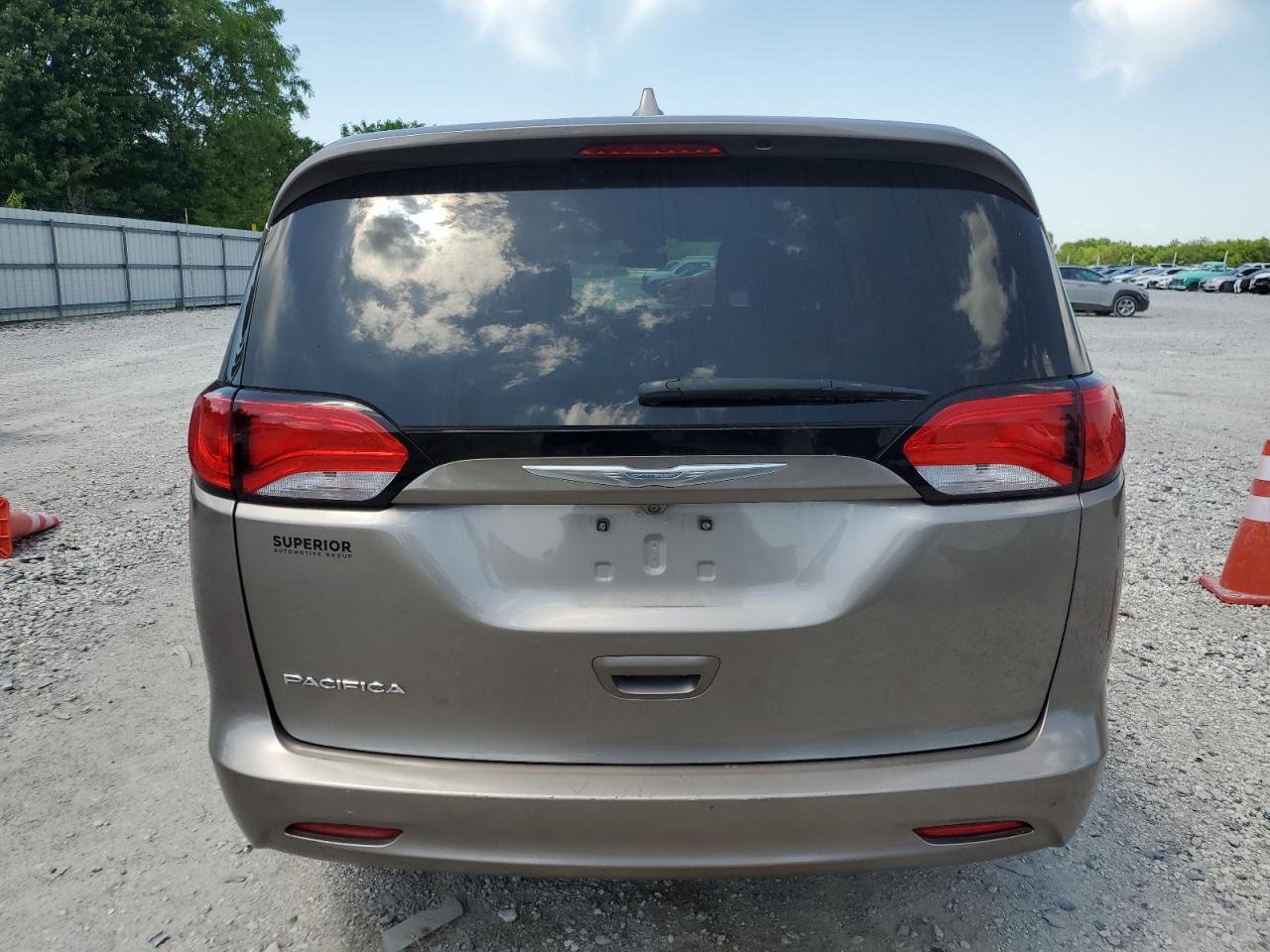 2017 Chrysler Pacifica Touring VIN: 2C4RC1DG4HR654657 Lot: 57376575
